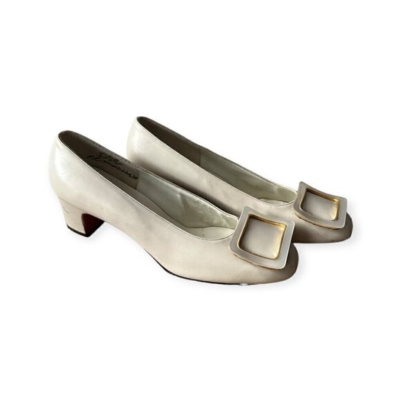 Vintage Palter DeLiso Mod Cream Leather Pumps with Buckle, Size 6 1/2B - Picture 2 of 13